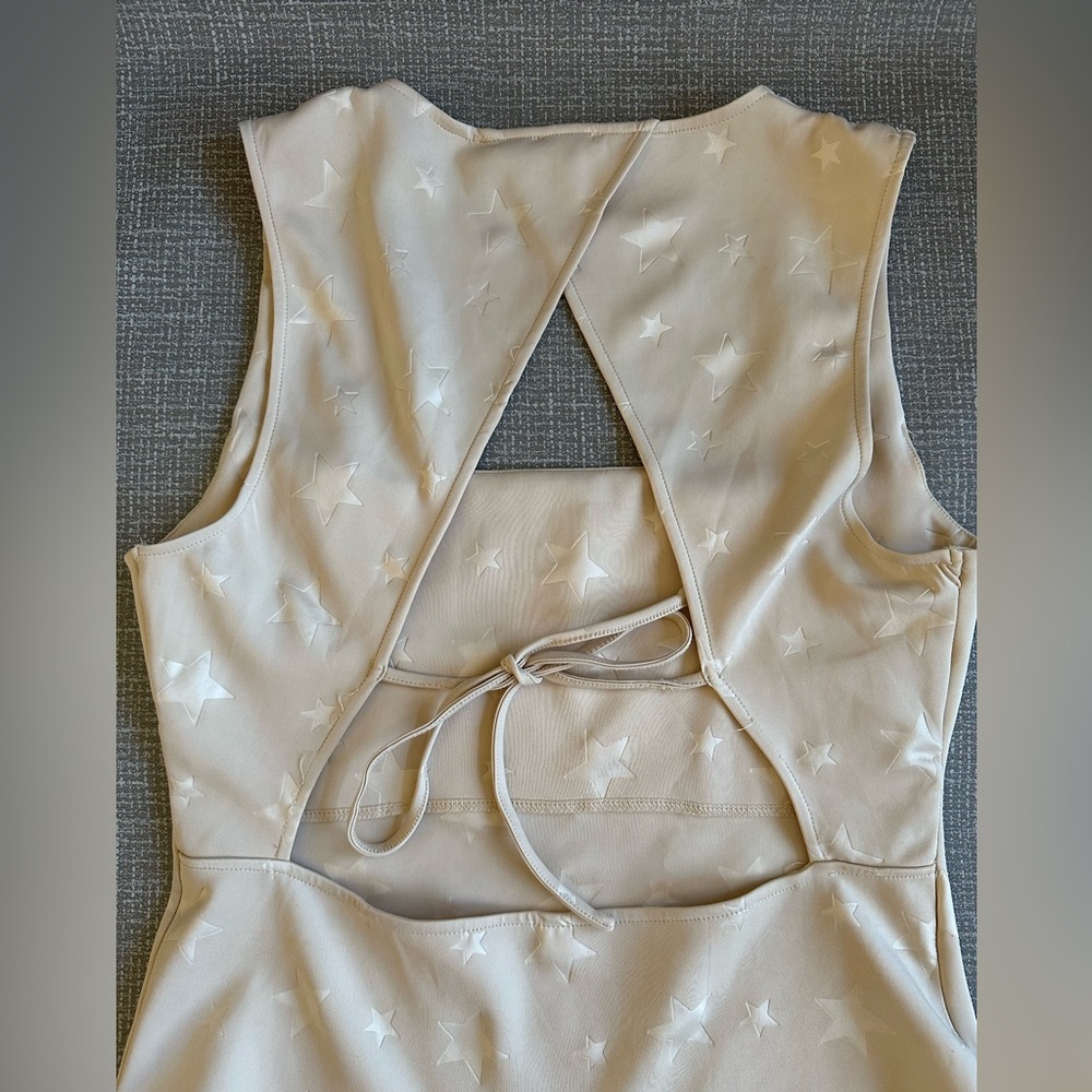 Le Lis Collection Backless Star Print Bodysuit – Tie Back – Beige/Nude – Size L - Picture 6 of 15